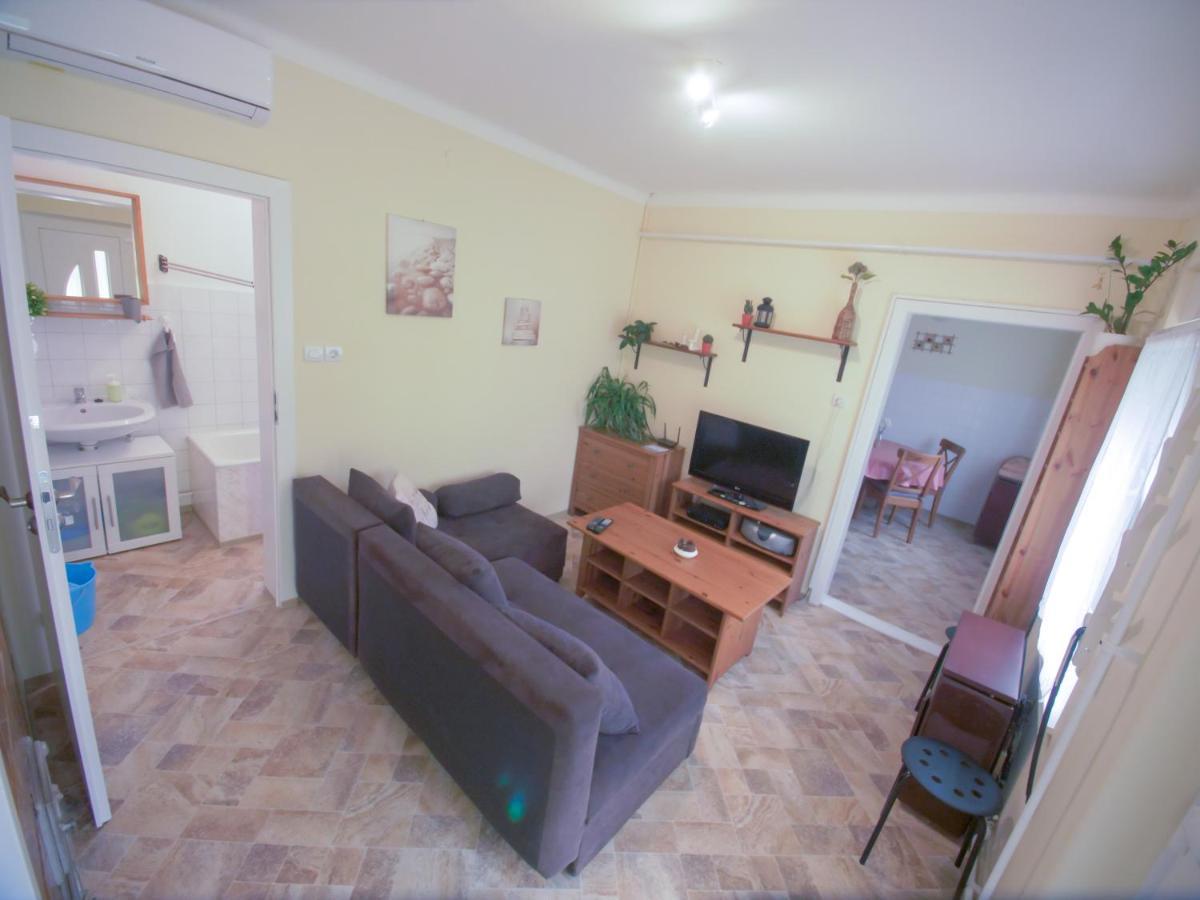 Estike Apartment Balatonlelle Ngoại thất bức ảnh