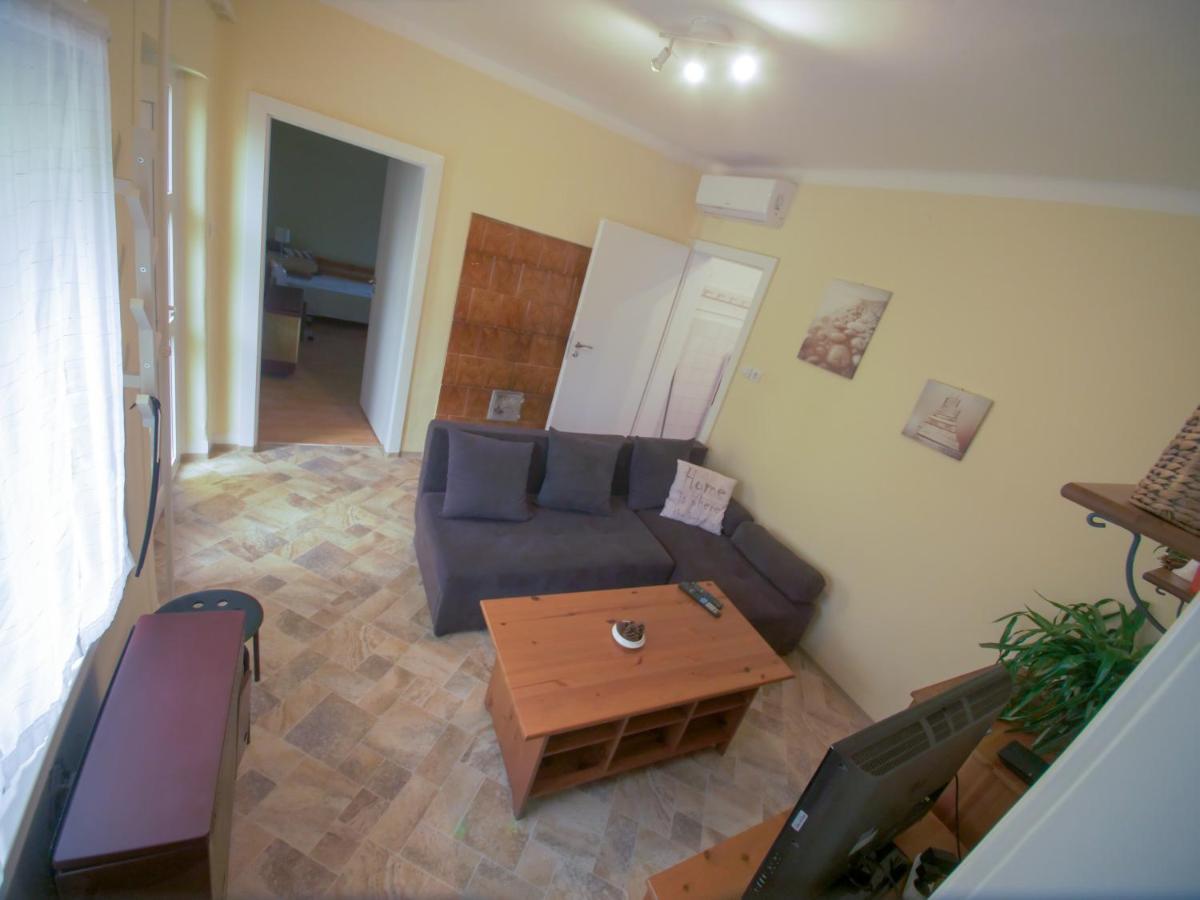 Estike Apartment Balatonlelle Ngoại thất bức ảnh