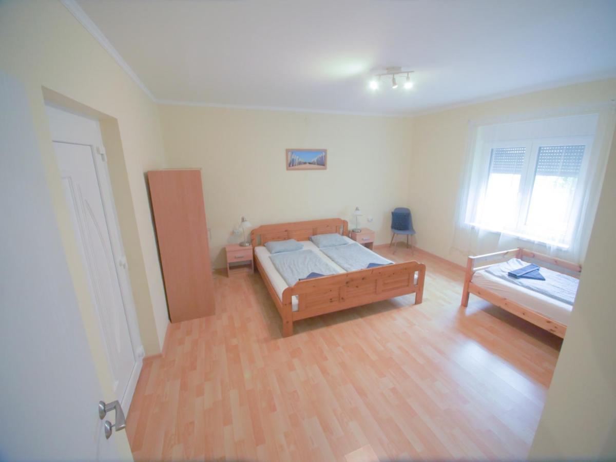 Estike Apartment Balatonlelle Ngoại thất bức ảnh
